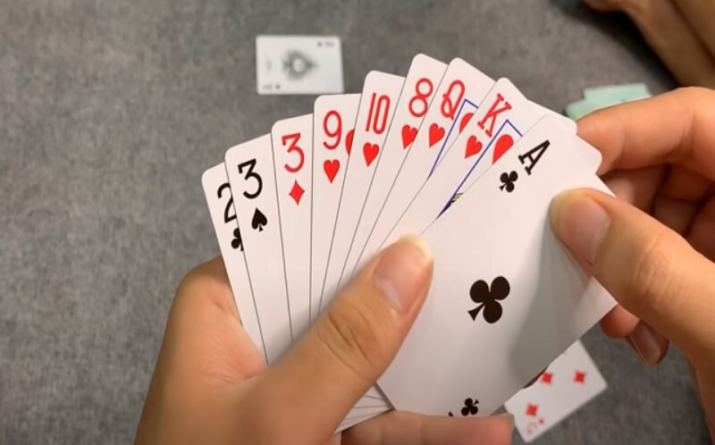 Bài Phỏm Là Gì? Nghệ Thuật Đấu Trí Và Chiến Thuật Đỉnh Cao